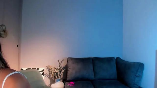 Image 8 of isa_white Stream on Chaturbate on 21 months ago