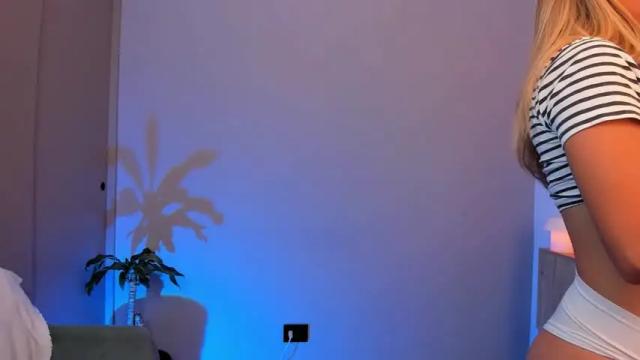 Image 12 of isa_white Stream on Chaturbate on 21 months ago