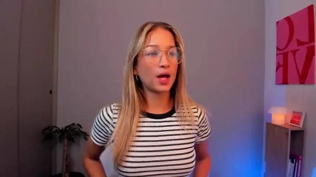 Image 2 of isa_white Stream on Chaturbate on 21 months ago