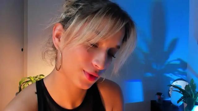 Image 11 of isa_white Stream on Chaturbate on 19 months ago