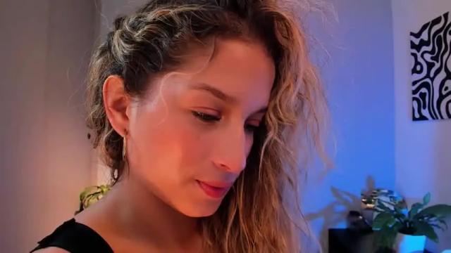 Image 8 of isa_white Stream on Chaturbate on 19 months ago