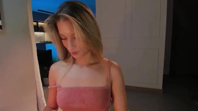 Image 6 of isa_white Stream on Chaturbate on 19 months ago