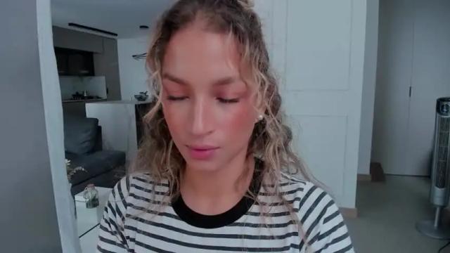 Image 10 of isa_white Stream on Chaturbate on 18 months ago