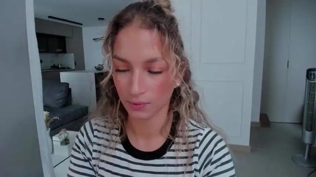 Image 12 of isa_white Stream on Chaturbate on 18 months ago