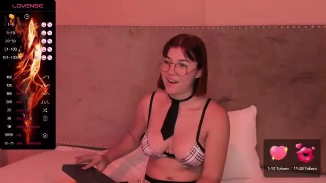 Image 3 of isaacruz Stream on Chaturbate on 17 months ago