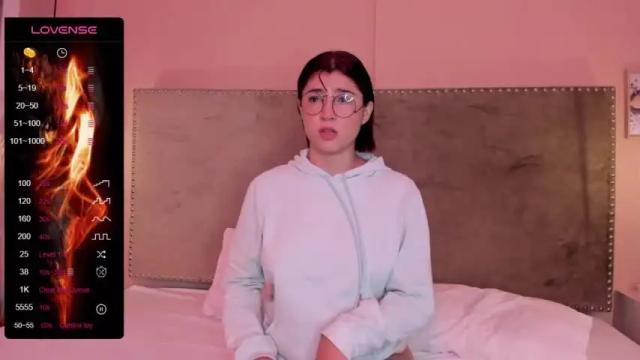 Image 3 of isaacruz Stream on Chaturbate on 17 months ago