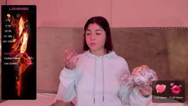 Image 7 of isaacruz Stream on Chaturbate on 17 months ago