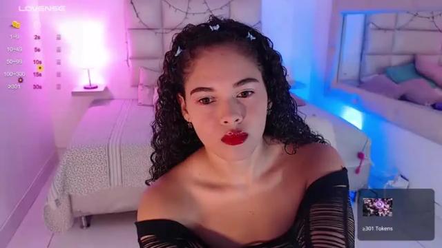 Image 3 of isabell_33 Stream on Chaturbate on 18 months ago