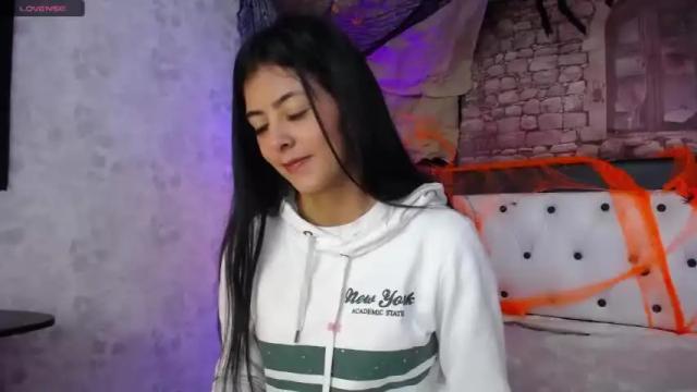 Image 6 of isabella_aniiston Stream on Chaturbate on 17 months ago