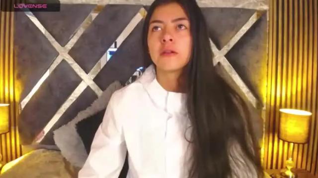 Image 3 of isabella_aniiston Stream on Chaturbate on 16 months ago