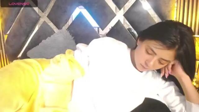 Image 10 of isabella_aniiston Stream on Chaturbate on 18 months ago