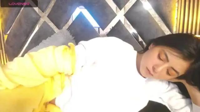 Image 11 of isabella_aniiston Stream on Chaturbate on 18 months ago