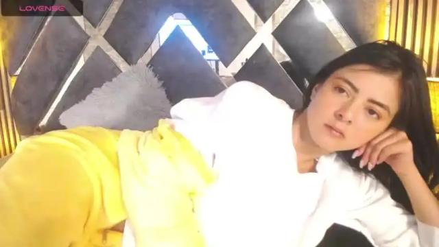 Image 12 of isabella_aniiston Stream on Chaturbate on 18 months ago