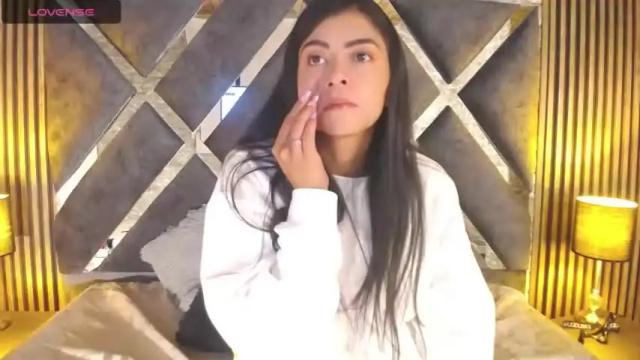 Image 2 of isabella_aniiston Stream on Chaturbate on 18 months ago