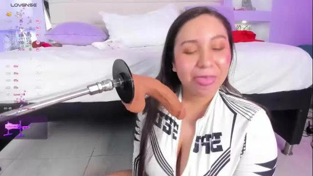 Image 10 of isabella_daniell Stream on Chaturbate on 28 days ago