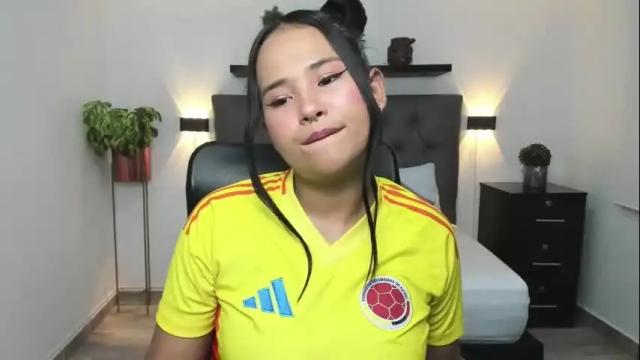 Image 3 of isabella_florez22 Stream on Chaturbate on 1 month ago