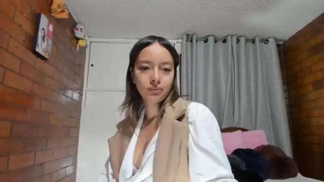 Image 3 of isabella_hernadez Stream on Chaturbate on 19 months ago