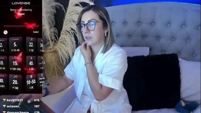 Image 2 of isabella_lt Stream on Chaturbate on 1 month ago