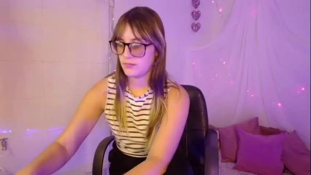 Image 2 of isabella_rross Stream on Chaturbate on 4 months ago