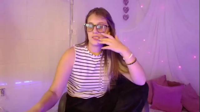 Image 4 of isabella_rross Stream on Chaturbate on 4 months ago