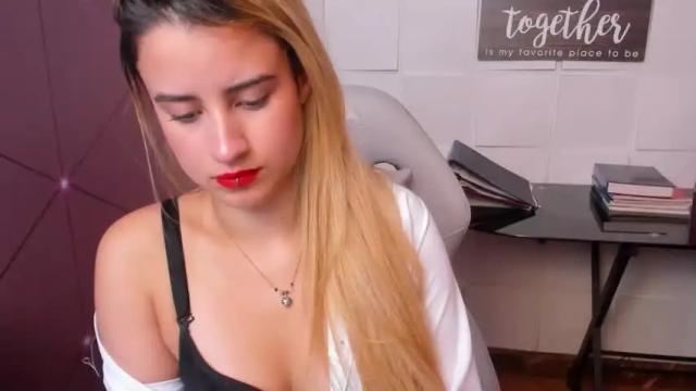 Image 10 of isabella_stanford Stream on Chaturbate on 17 months ago
