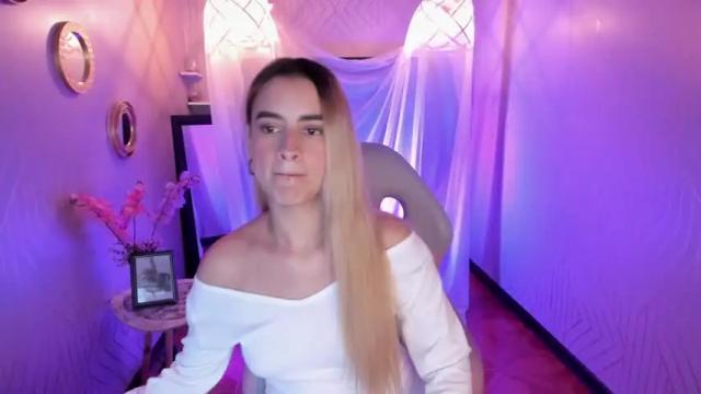 Image 3 of isabella_stanford Stream on Chaturbate on 15 months ago