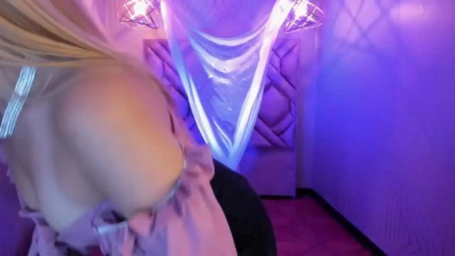 Image 6 of isabella_stanford Stream on Chaturbate on 15 months ago