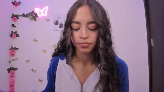 Image 12 of isabella_whitee Stream on Chaturbate on 1 month ago