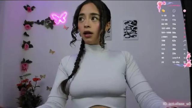 Image 2 of isabella_whitee Stream on Chaturbate on 1 month ago