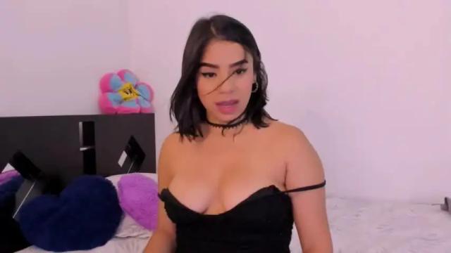 Image 3 of isabellaacruz Stream on Chaturbate on 15 months ago