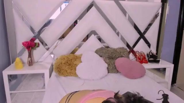 Image 12 of isabellaacruz Stream on Chaturbate on 14 months ago