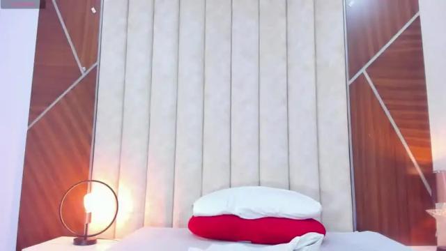 Image 3 of isabellaaevans Stream on Chaturbate on 14 months ago