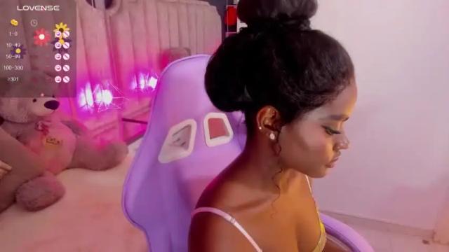 Image 4 of isabellabroms21 Stream on Chaturbate on 13 months ago