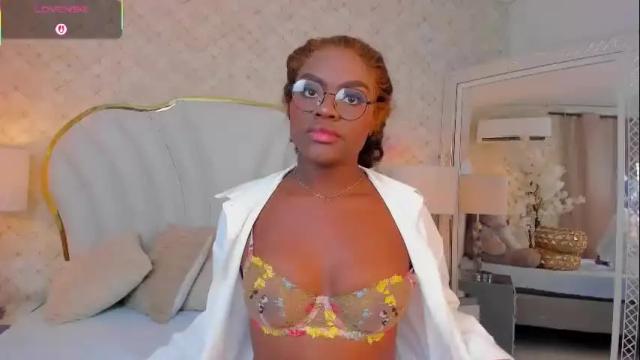 Image 6 of isabellabroms21 Stream on Chaturbate on 1 month ago