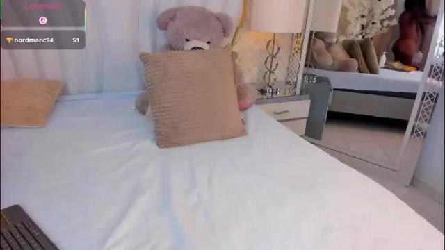 Image 2 of isabellabroms21 Stream on Chaturbate on 13 days ago