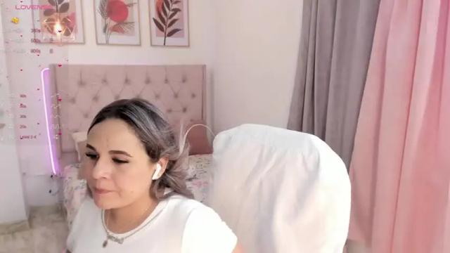 Image 2 of isabellasc Stream on Chaturbate on 17 months ago