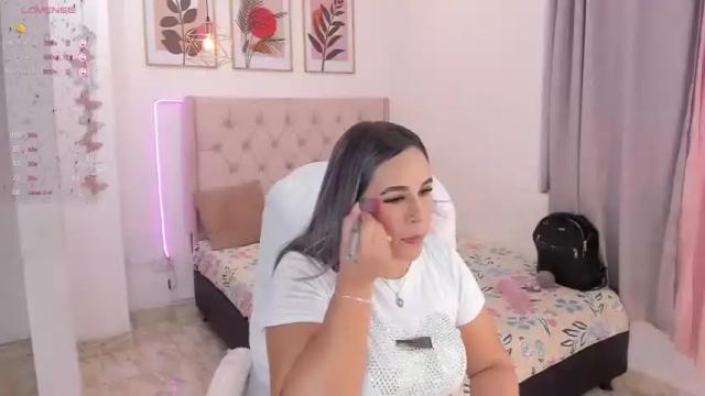 Image 3 of isabellasc Stream on Chaturbate on 15 months ago