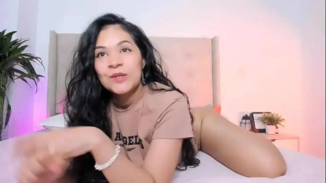 Image 4 of isabellediaz Stream on Chaturbate on 3 days ago
