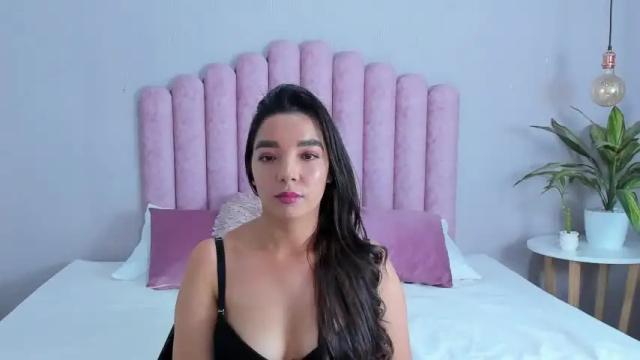 Image 2 of isadoranabil Stream on Chaturbate on 18 months ago