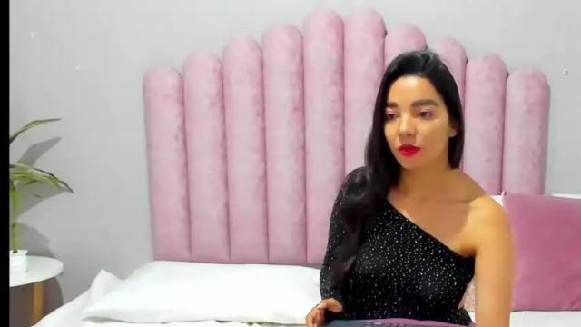 Image 2 of isadoranabil Stream on Chaturbate on 17 months ago