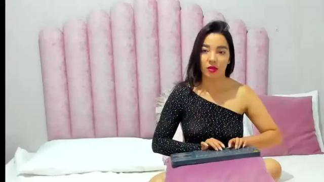 Image 3 of isadoranabil Stream on Chaturbate on 17 months ago