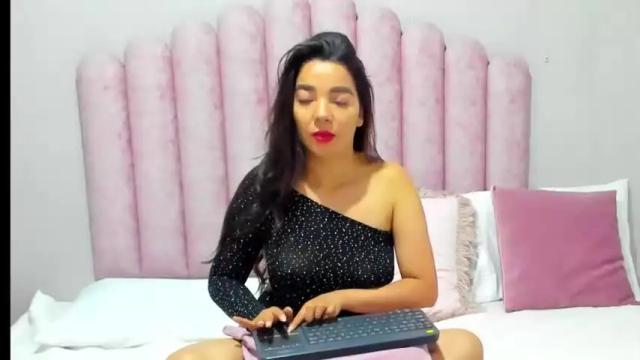 Image 6 of isadoranabil Stream on Chaturbate on 17 months ago