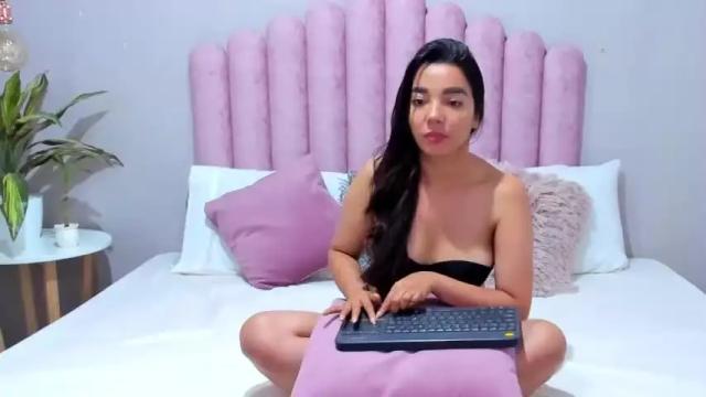 Image 8 of isadoranabil Stream on Chaturbate on 17 months ago