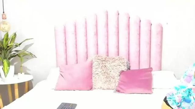 Image 3 of isadoranabil Stream on Chaturbate on 17 months ago