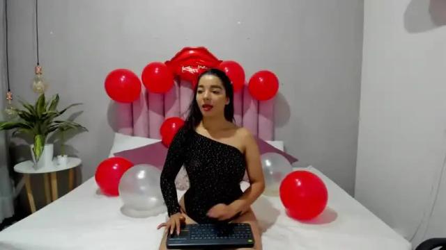 Image 3 of isadoranabil Stream on Chaturbate on 17 months ago