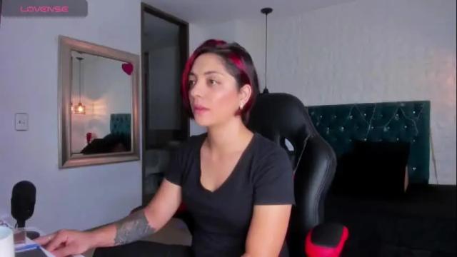 Image 4 of isarogers_dl Stream on Chaturbate on 15 days ago