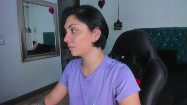 Image 2 of isarogers_dl Stream on Chaturbate on 6 days ago
