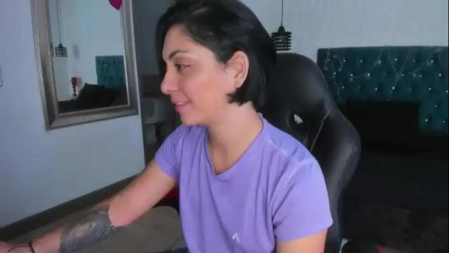 Image 4 of isarogers_dl Stream on Chaturbate on 6 days ago