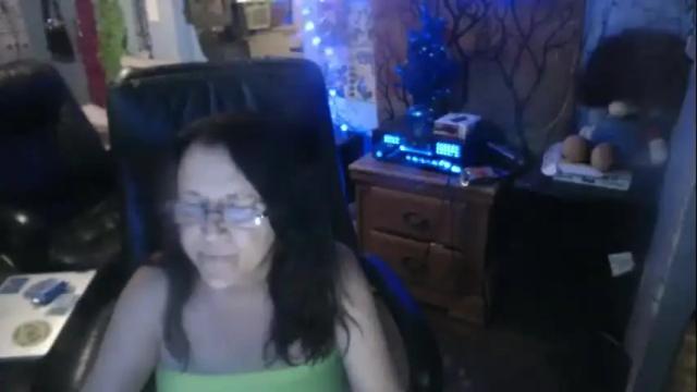Image 4 of iseestarz420 Stream on Chaturbate on 15 months ago