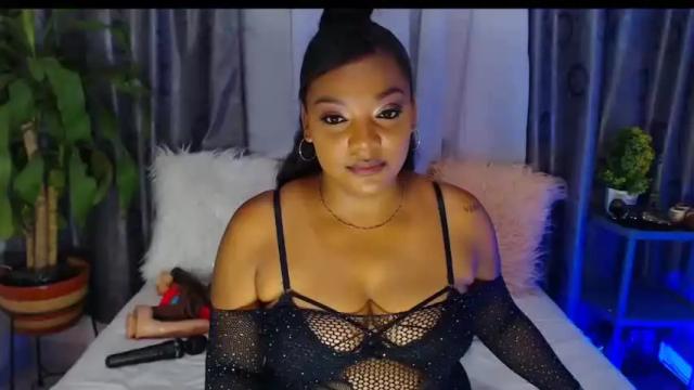 Image 10 of ishyraa Stream on Chaturbate on 18 months ago